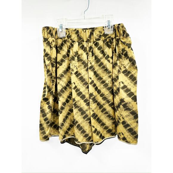 Oseree Golden Yellow Black Chevron Striped Print Shorts Size L NWT - Picture 2 of 5